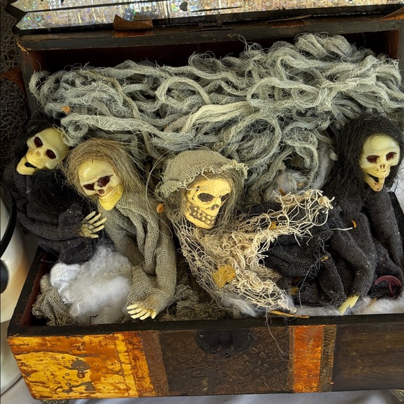 Slightly Used Vintage Very Cute Halloween Decorations Lot Of 13 Pieces “As Is” - Picture 6 of 17